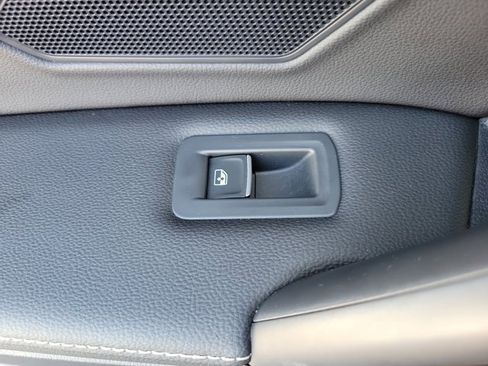 Certified 2023 Volkswagen Tiguan SE R-Line image 18