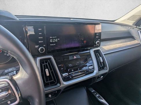 Used 2023 Kia Sorento EX w/ Panoramic Sunroof Package FWD image 13