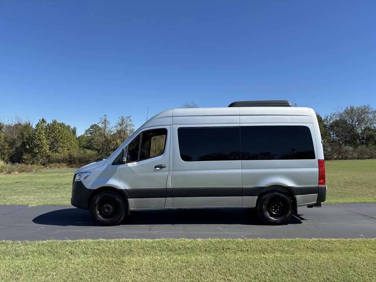 Used 2019 Mercedes-Benz Sprinter 2500 image 2