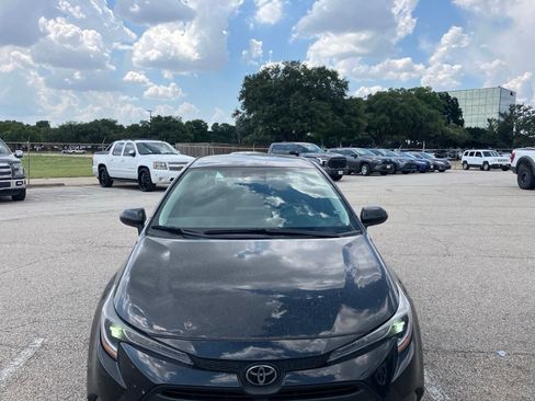 Used 2024 Toyota Corolla LE FWD image 2