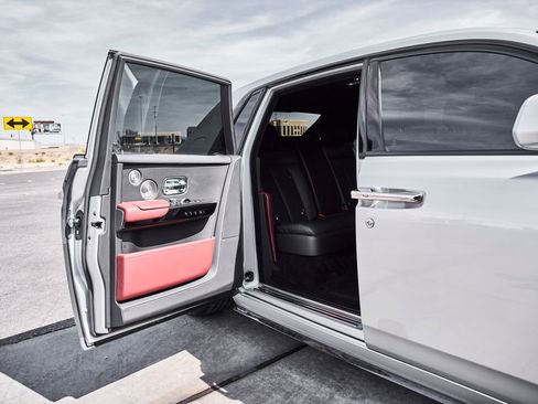 Used 2024 Rolls-Royce Phantom Sedan RWD image 36