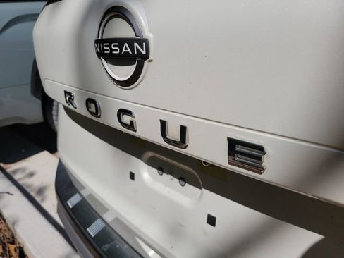 Used 2023 Nissan Rogue SV image 9