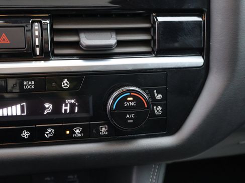 Used 2023 Nissan Pathfinder Platinum image 29