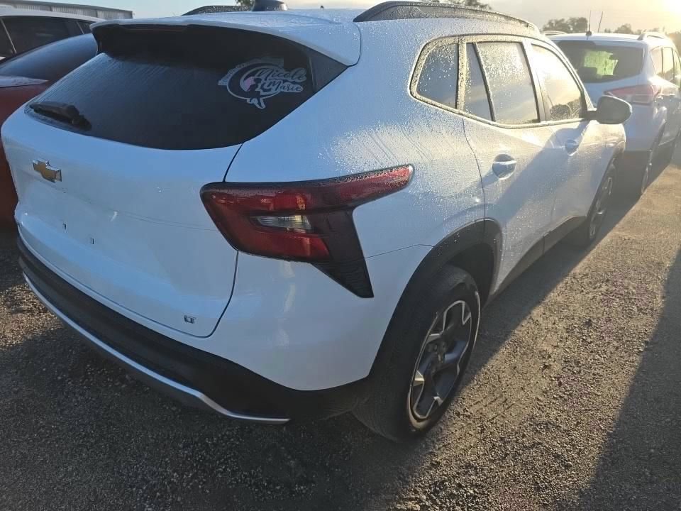 Used 2025 Chevrolet Trax LT w/ Driver Confidence Package FWD image 4