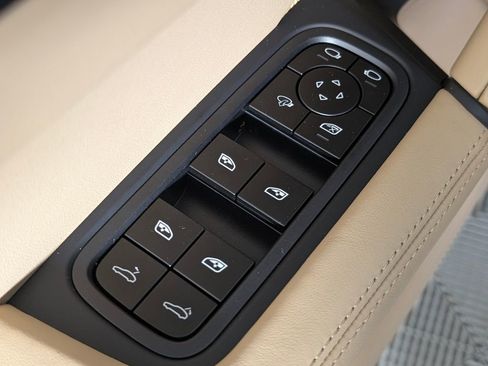 New 2026 Porsche Cayenne GTS image 26