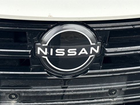 Used 2023 Nissan Versa SV image 7