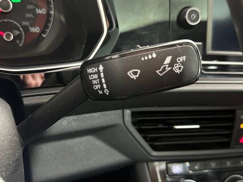 Used 2020 Volkswagen Jetta SE FWD image 30