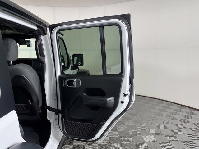 Used 2025 Jeep Wrangler Unlimited Rubicon AWD/4WD image 43