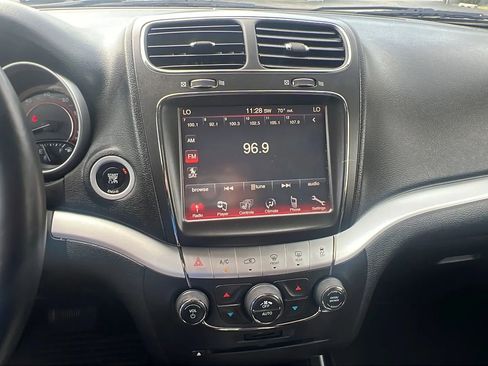 Used 2015 Dodge Journey R/T w/ Flexible Seating Group image 18