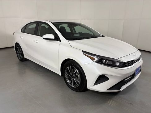 Used 2024 Kia Forte LXS FWD image 2