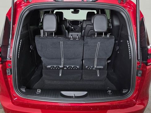 New 2026 Chrysler Pacifica Select image 9