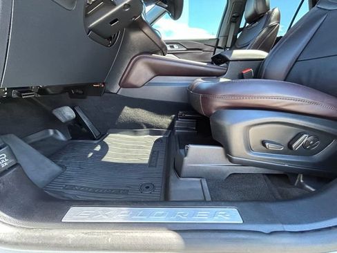 Used 2025 Ford Explorer Platinum AWD/4WD image 32