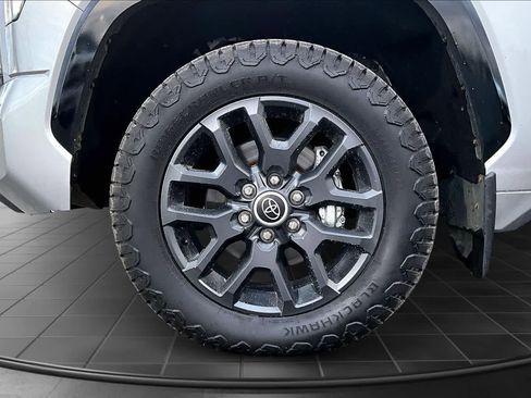 Used 2022 Toyota Tundra Platinum image 8