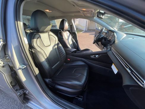 Used 2025 Hyundai Elantra Limited image 38
