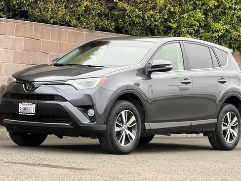 Used 2018 Toyota RAV4 XLE w/ All Weather Liner Package FWD image 10