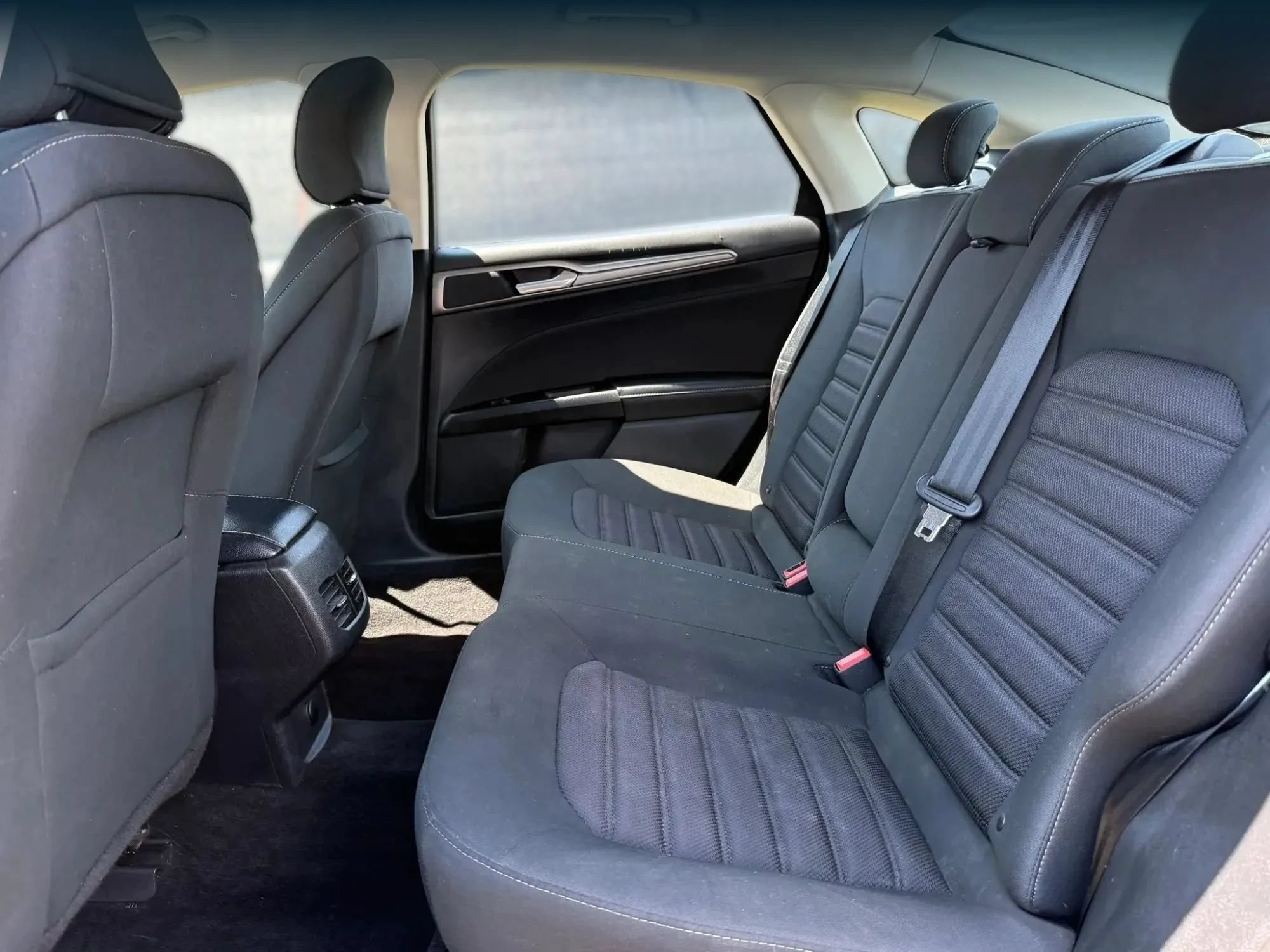 Used 2017 Ford Fusion SE FWD image 21