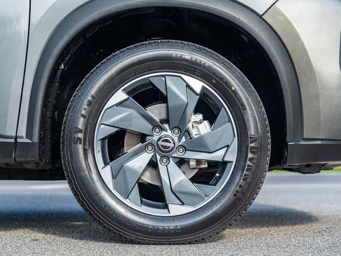 Used 2024 Nissan Rogue SV image 9