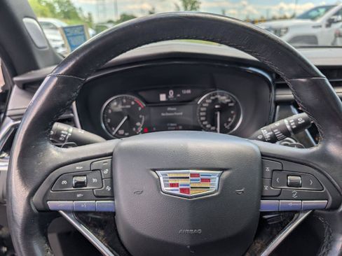 Used 2022 Cadillac XT6 Premium Luxury AWD/4WD image 12