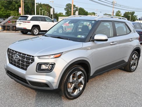 Used 2022 Hyundai Venue SEL image 7