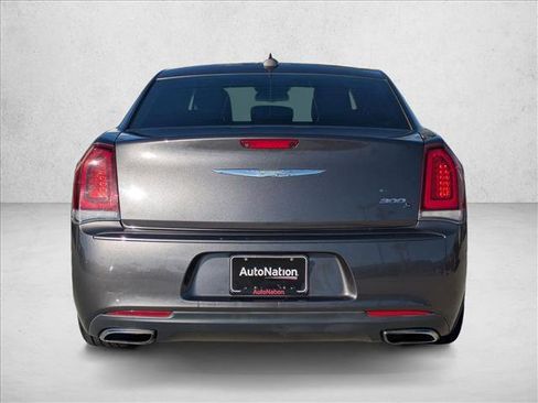 Used 2015 Chrysler 300 S image 7