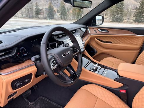 New 2026 Jeep Grand Cherokee Summit w/ Obsidian Package image 16