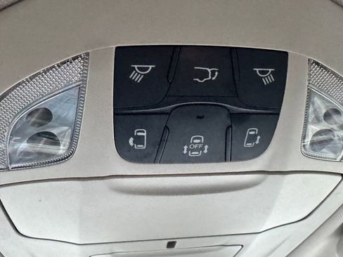 Used 2019 Chrysler Pacifica Touring-L Plus w/ Advanced Safetytec Group FWD image 24