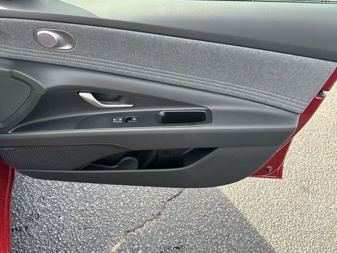 New 2025 Hyundai Elantra Limited FWD image 14