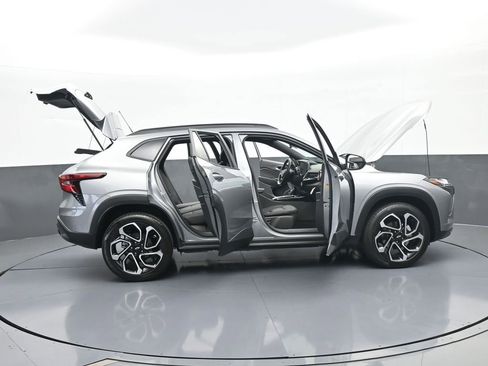 Used 2025 Chevrolet Trax RS w/ Driver Confidence Package image 62