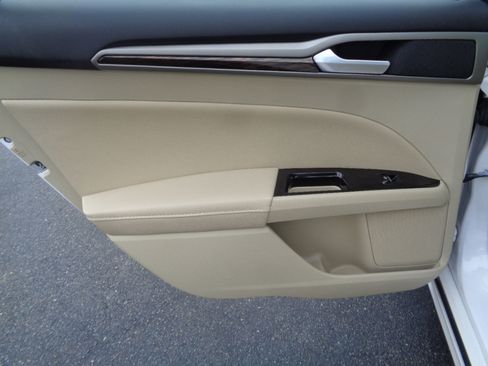 Used 2014 Ford Fusion SE w/ Equipment Group 202A image 22