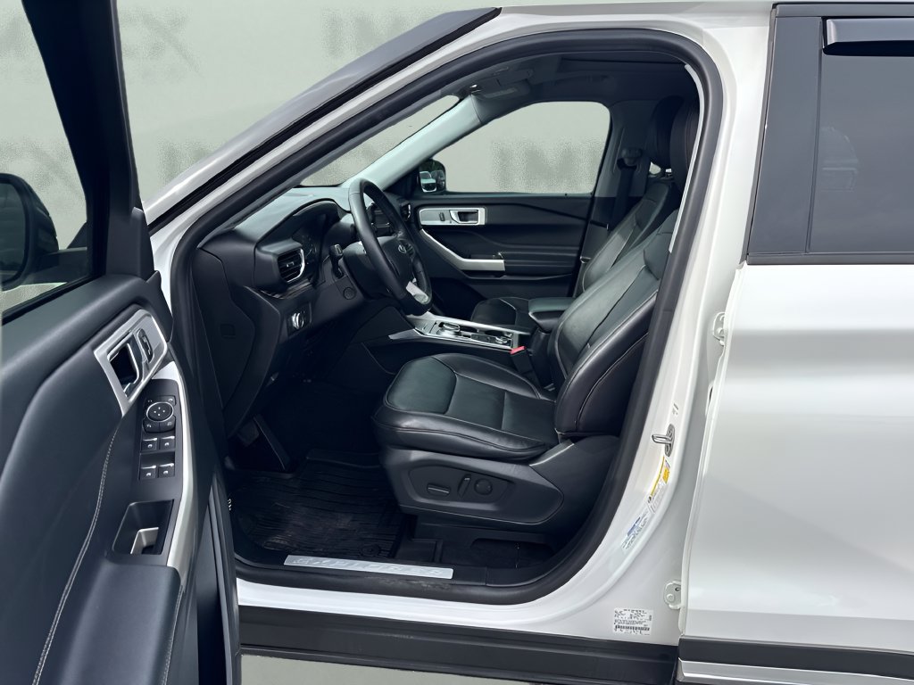 Used 2021 Ford Explorer Limited w/ Equipment Group 301A AWD/4WD image 10