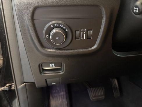 Used 2021 Jeep Grand Cherokee L Summit w/ Luxury Tech Group V AWD/4WD image 23