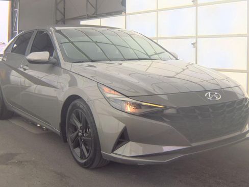 Used 2023 Hyundai Elantra SEL FWD image 4