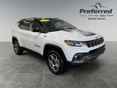 Used 2022 Jeep Compass Trailhawk w/ Trailhawk Convenience Group AWD/4WD image 1