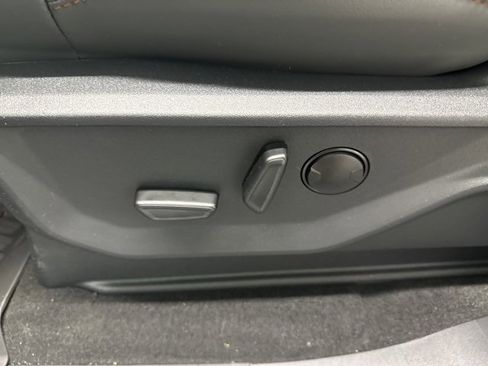 New 2025 Ford Expedition Active image 18