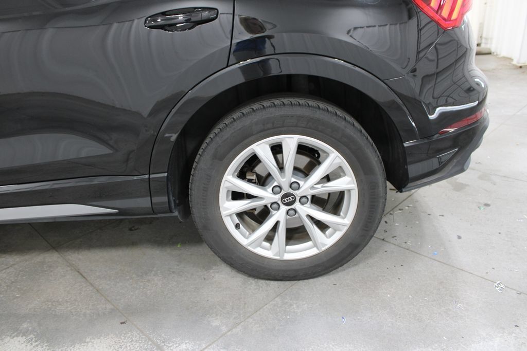 Used 2025 Audi Q3 2.0T Premium AWD/4WD image 39