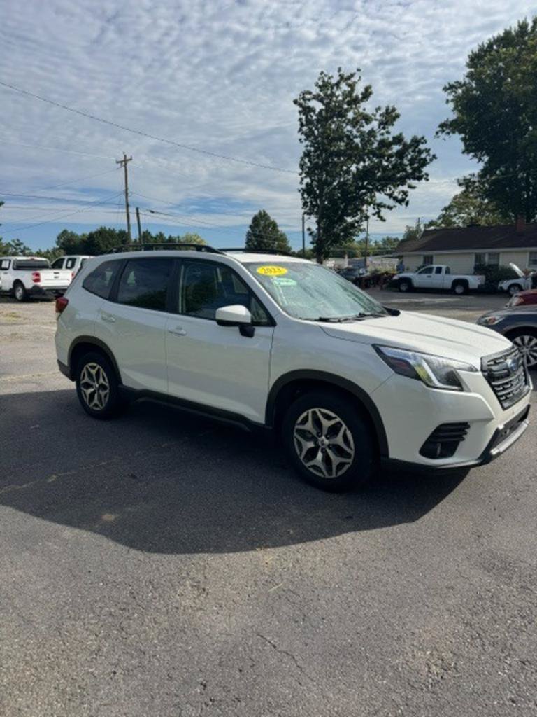 Used 2023 Subaru Forester Premium AWD/4WD image 3