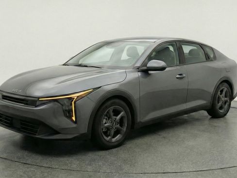 Used 2025 Kia K4 image 3