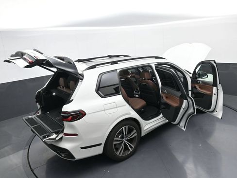Used 2026 BMW X7 xDrive40i w/ M Sport Package AWD/4WD image 46
