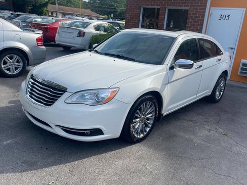 Used 2011 Chrysler 200 Limited image 2