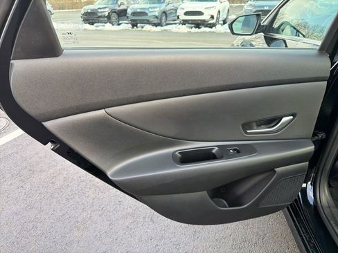 Used 2023 Hyundai Elantra Limited image 21