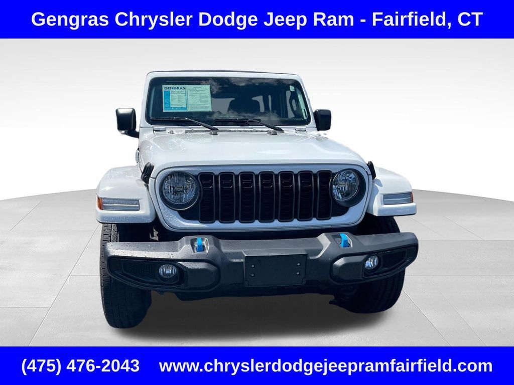 Certified 2024 Jeep Wrangler Unlimited w/ Convenience Group AWD/4WD image 2