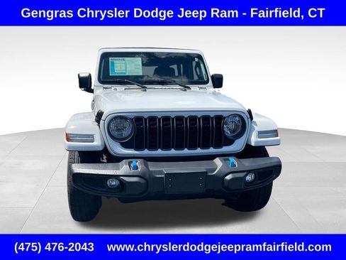 Used 2024 Jeep Wrangler Unlimited w/ Convenience Group AWD/4WD image 2