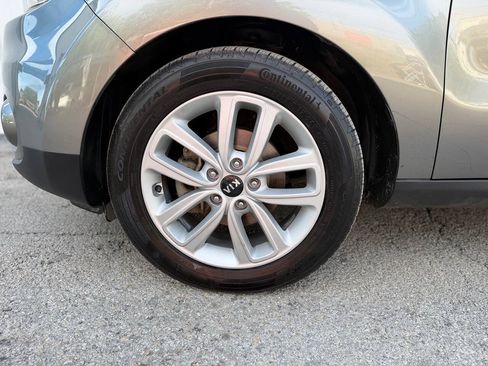 Used 2018 Kia Soul + FWD image 32