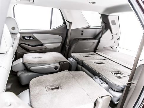 Used 2021 Chevrolet Traverse LT FWD image 36