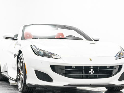 Used 2019 Ferrari Portofino RWD image 3