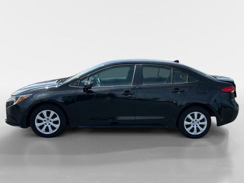 Used 2024 Toyota Corolla LE FWD image 2
