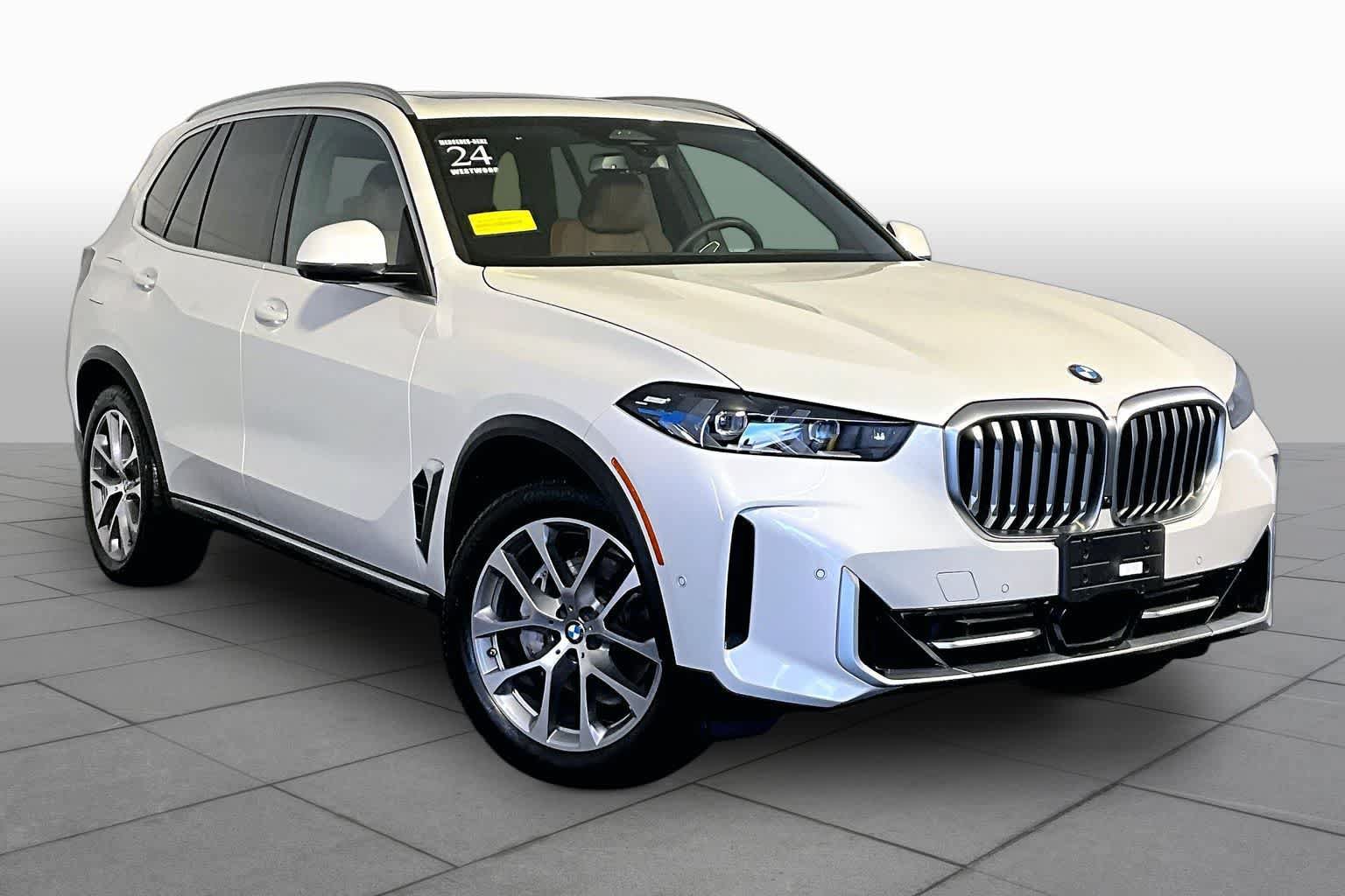 Used 2024 BMW X5 xDrive40i w/ Premium Package AWD/4WD image 3