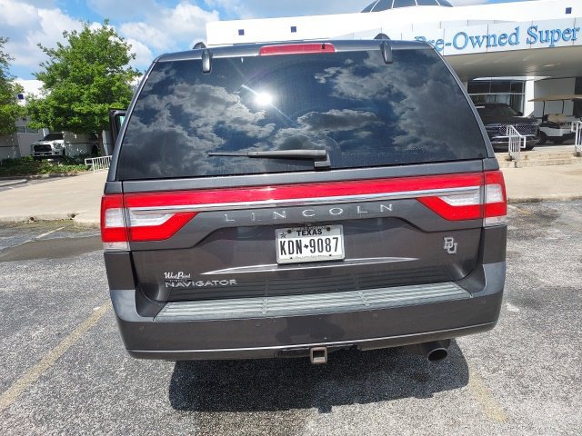 Used 2017 Lincoln Navigator Select RWD image 5