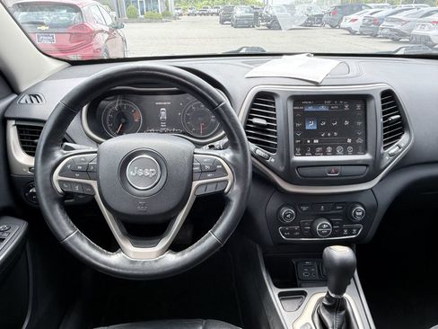 Used 2016 Jeep Cherokee Limited w/ Luxury Group FWD image 9