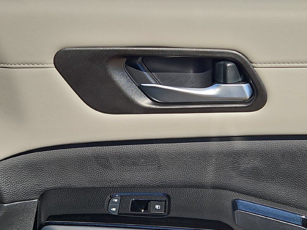 Used 2025 Nissan Pathfinder SL w/ SL Premium Package FWD image 32
